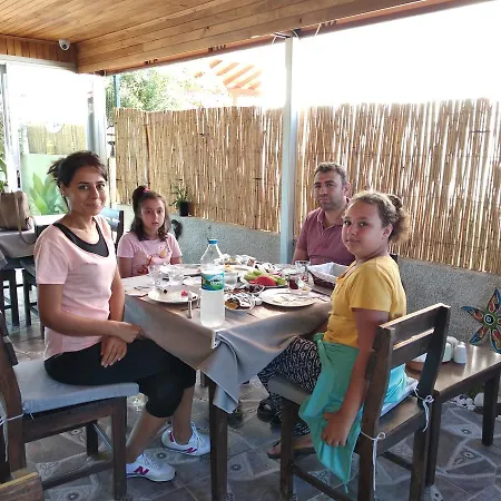 Ξενοδοχείο με διαμερίσματα Godik Çeşme